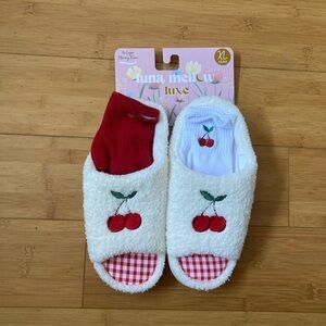NWT Women’s Size XL 9.5-10.5 Cherry Slippers with Socks